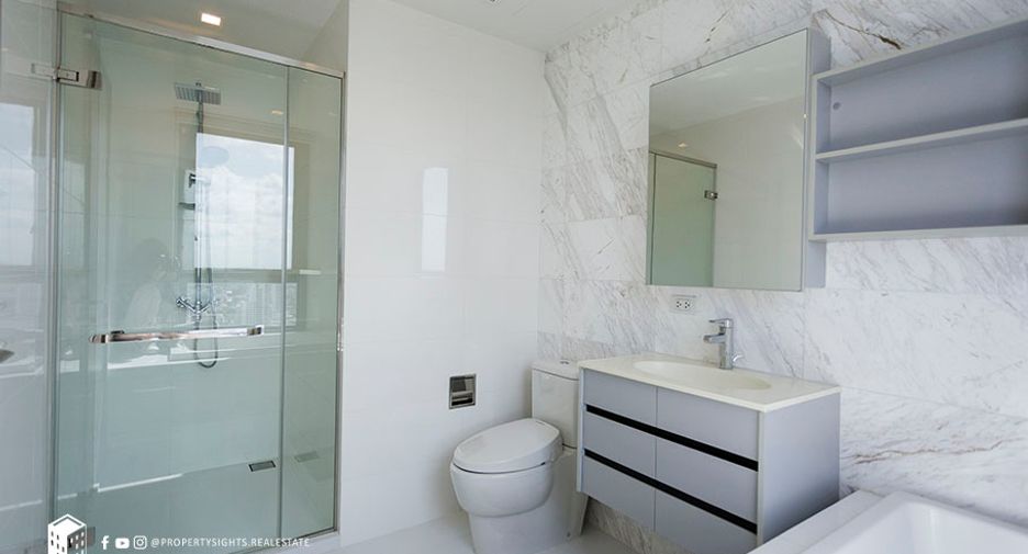 For rent 2 bedrooms condo in Watthana, Bangkok