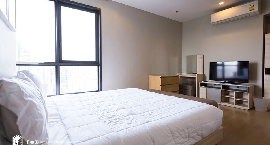 For rent 2 bedrooms condo in Watthana, Bangkok
