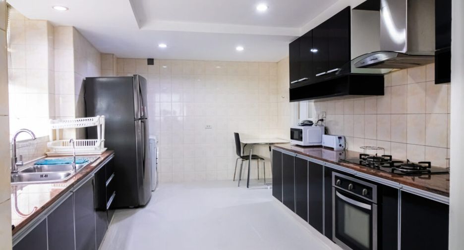 Wohnung zur Miete mit 3 Zimmer in Khlong Toei, Bangkok