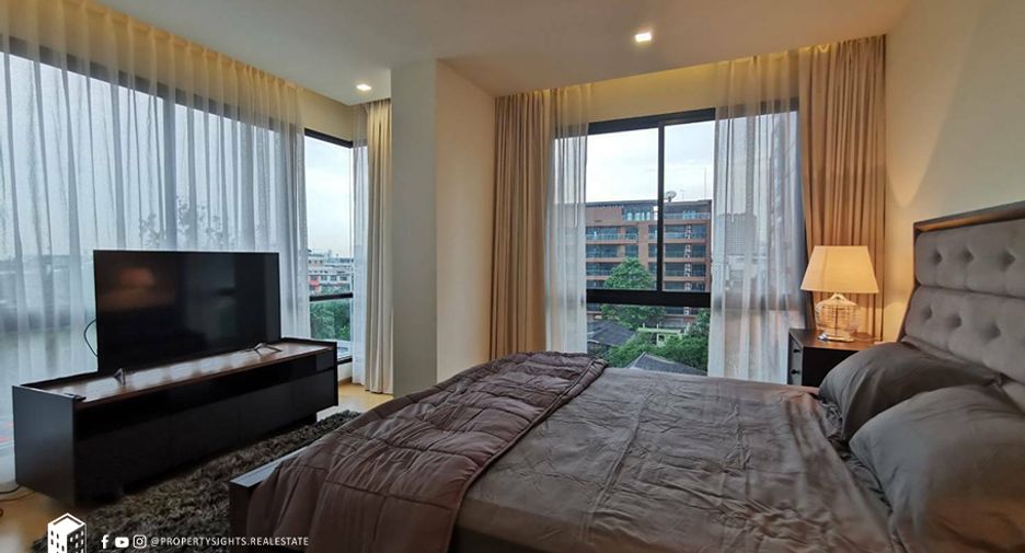 For rent 3 bedrooms condo in Khlong Toei, Bangkok