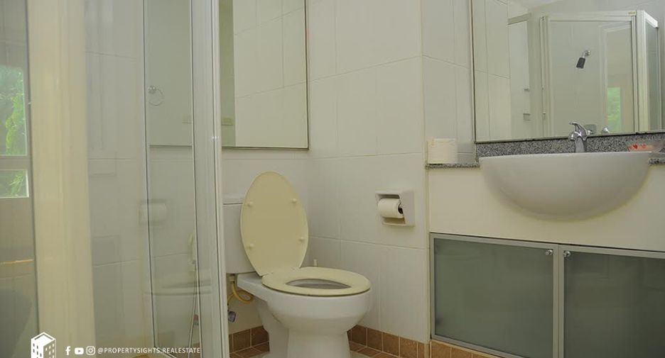 For rent 2 bedrooms condo in Yan Nawa, Bangkok