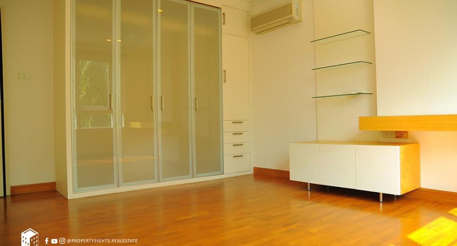 For rent 2 bedrooms condo in Yan Nawa, Bangkok