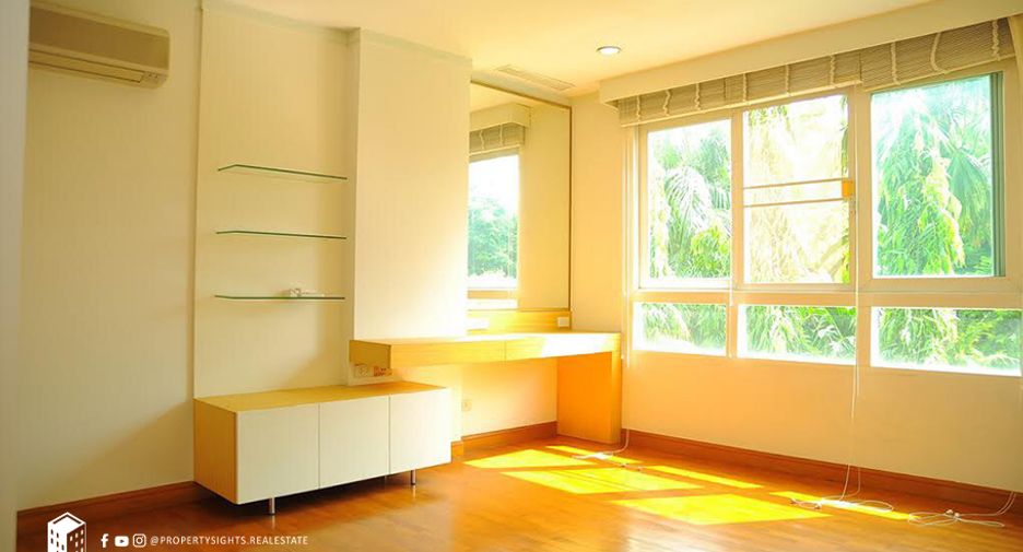 For rent 2 bedrooms condo in Yan Nawa, Bangkok