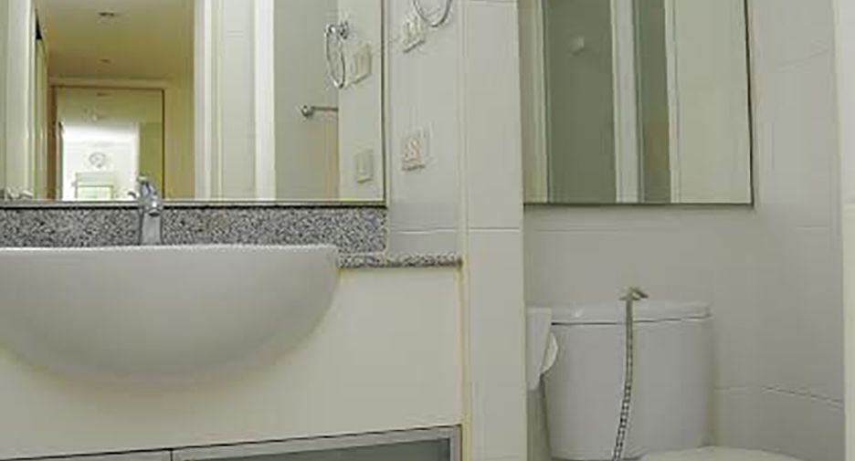 For rent 2 bedrooms condo in Yan Nawa, Bangkok