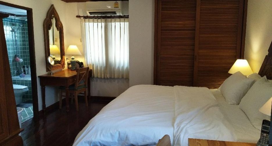 For rent 2 bedrooms condo in Khlong Toei, Bangkok