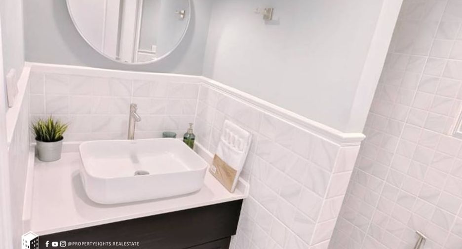 For rent 2 bedrooms condo in Sathon, Bangkok