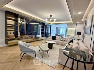 For sale 3 bedrooms condo in Khlong Toei, Bangkok