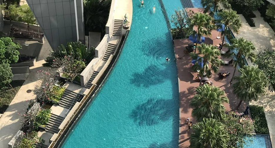 For sale 3 bedrooms condo in Khlong Toei, Bangkok