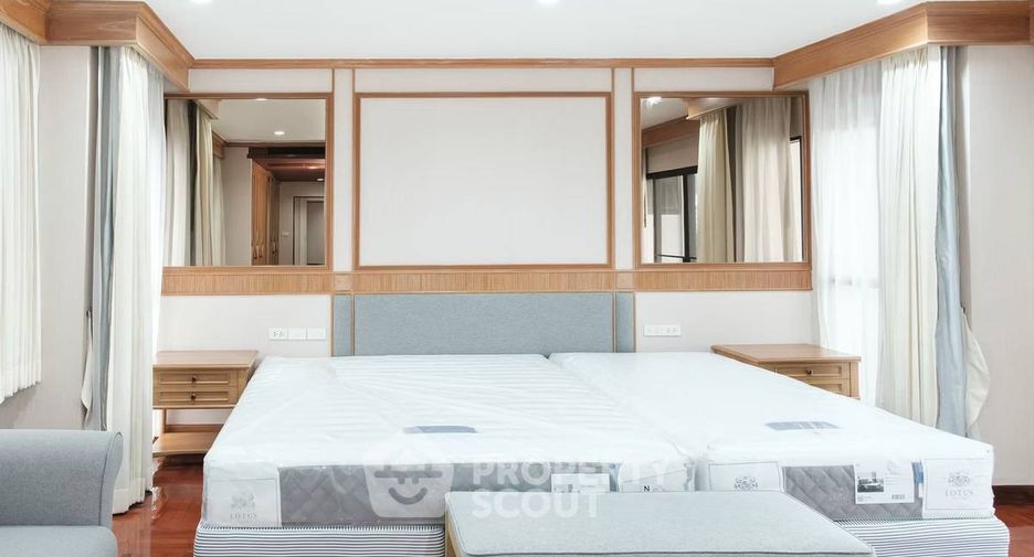 For rent 4 bedrooms apartment in Watthana, Bangkok