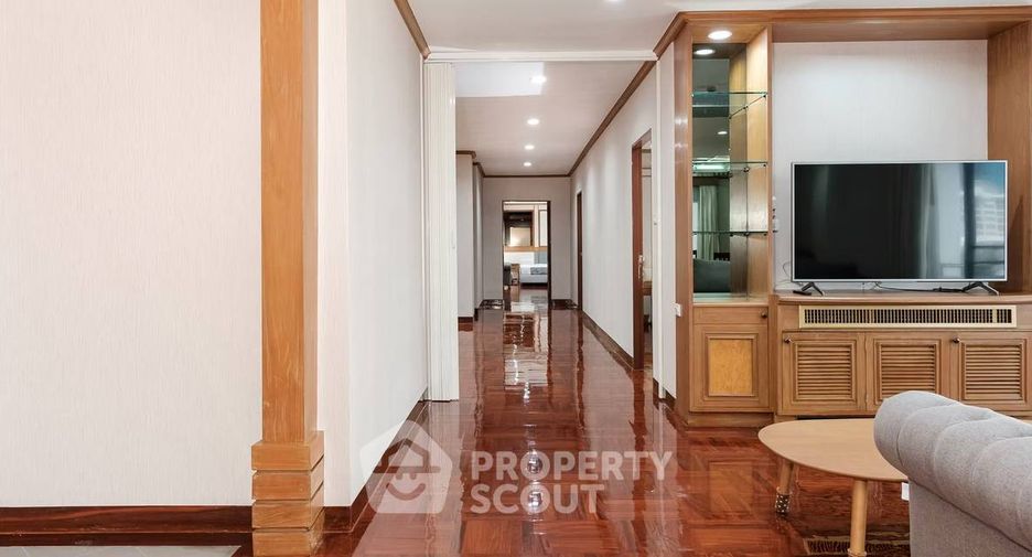 For rent 4 bedrooms apartment in Watthana, Bangkok