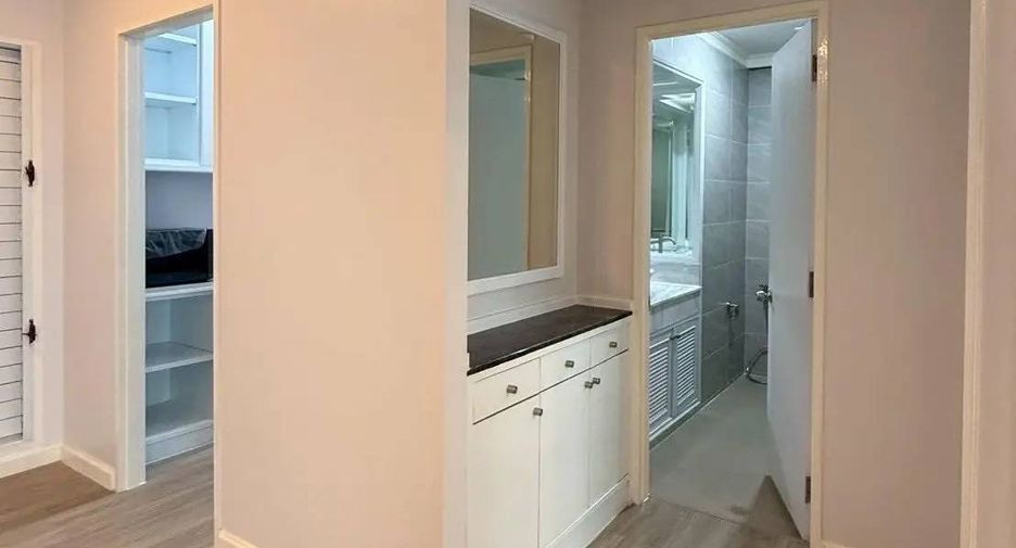 For rent 1 bed condo in Khlong San, Bangkok