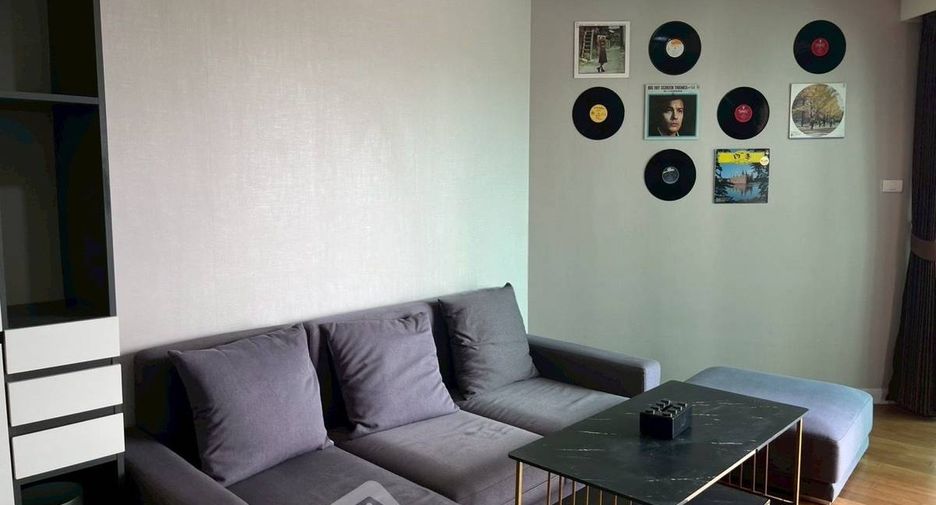 For rent 2 bedrooms condo in Huai Khwang, Bangkok
