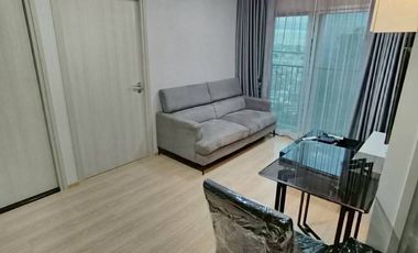 À louer 2 chambres condo à Huai Khwang, Bangkok