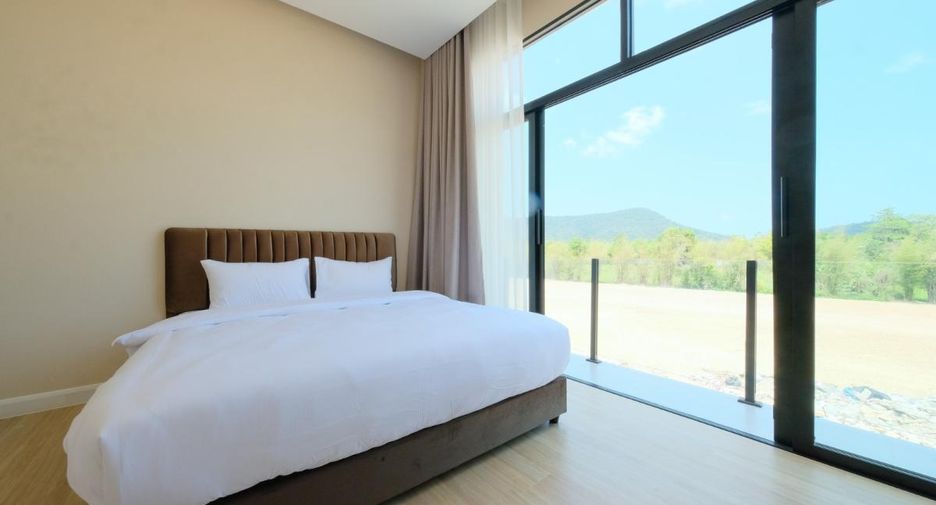 出售 5 卧室 别墅 在 Sattahip, Chon Buri