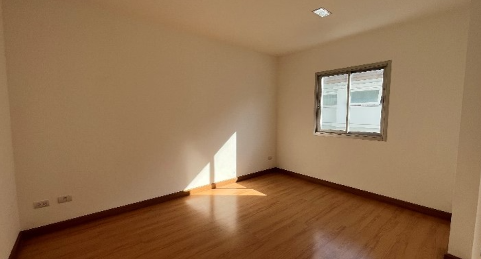 出售 3 卧室 独立屋 在 Bang Sao Thong, Samut Prakan
