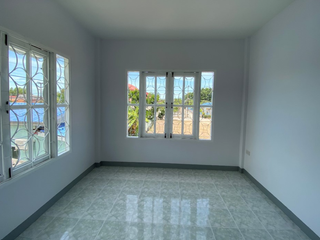 Casa adosada en venta de 3 habitaciones en Mueang Rayong, Rayong