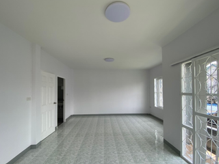 Casa adosada en venta de 3 habitaciones en Mueang Rayong, Rayong