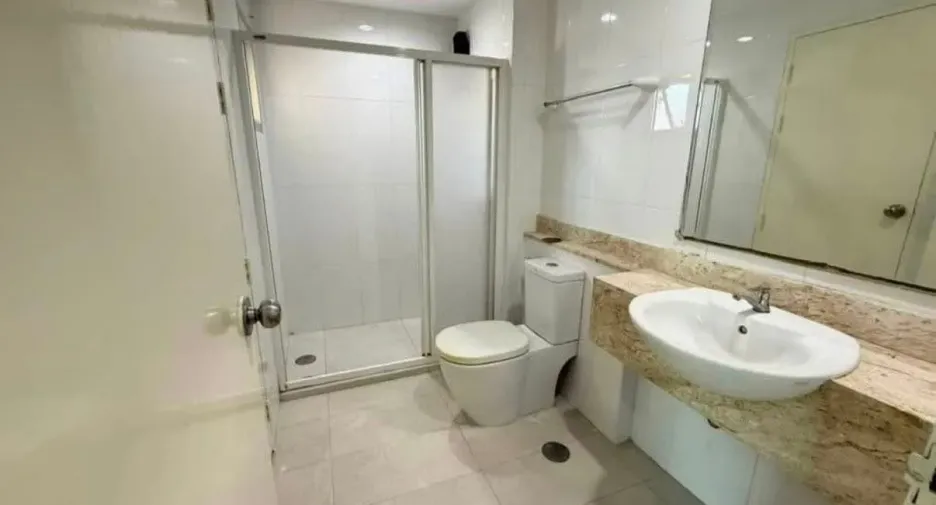 For sale 2 bedrooms condo in Din Daeng, Bangkok