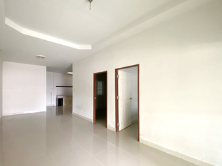 Casa adosada en venta de 2 habitaciones en Mueang Rayong, Rayong