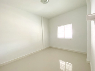 Casa adosada en venta de 2 habitaciones en Mueang Rayong, Rayong