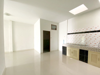 Casa adosada en venta de 2 habitaciones en Mueang Rayong, Rayong