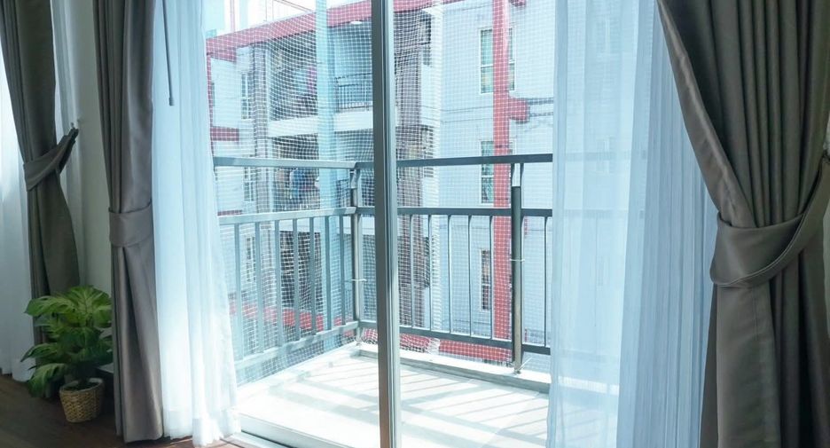 For sale 1 bed condo in Phra Khanong, Bangkok