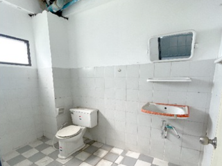 For sale 4 bedrooms retail Space in Bang Kapi, Bangkok