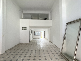 For sale 4 bedrooms retail Space in Bang Kapi, Bangkok