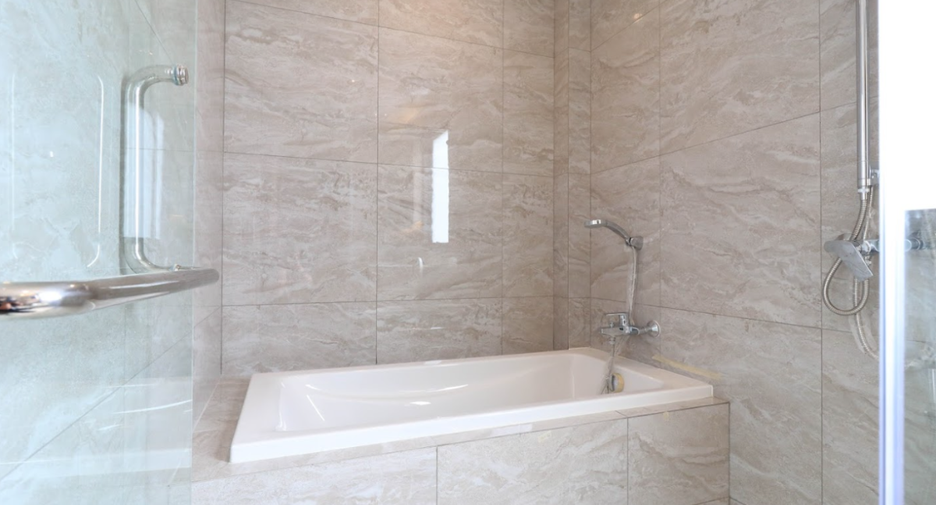 Haus zum Kauf mit 4 Zimmer in Bang Lamung, Chonburi