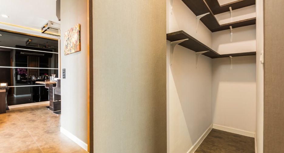 For rent 2 bedrooms condo in Watthana, Bangkok