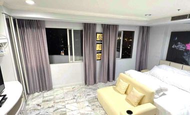 For rent 3 bedrooms condo in Watthana, Bangkok