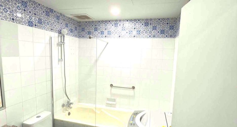 For rent 3 bedrooms condo in Watthana, Bangkok