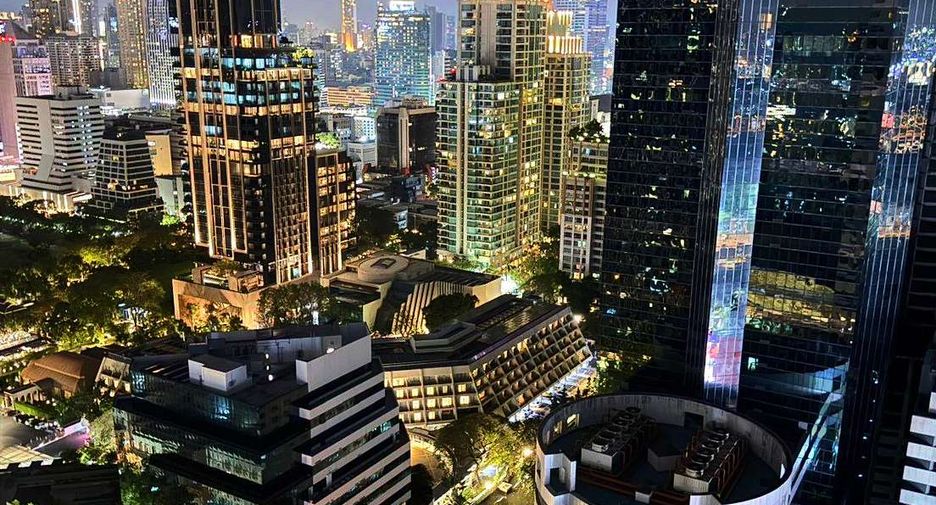 For rent 3 bedrooms condo in Watthana, Bangkok