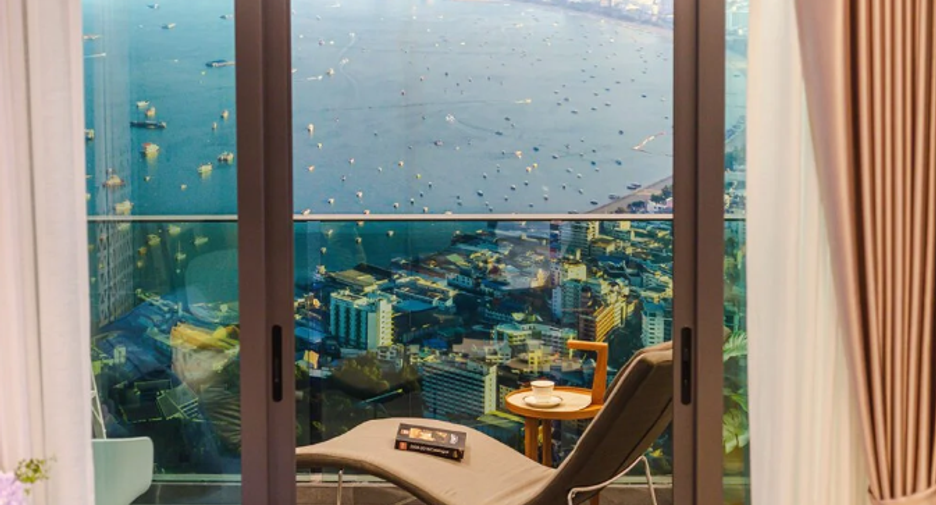 For rent 2 bedrooms condo in Pratumnak, Pattaya
