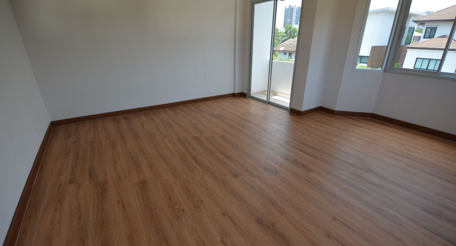 For sale 1 bed townhouse in Mueang Samut Prakan, Samut Prakan