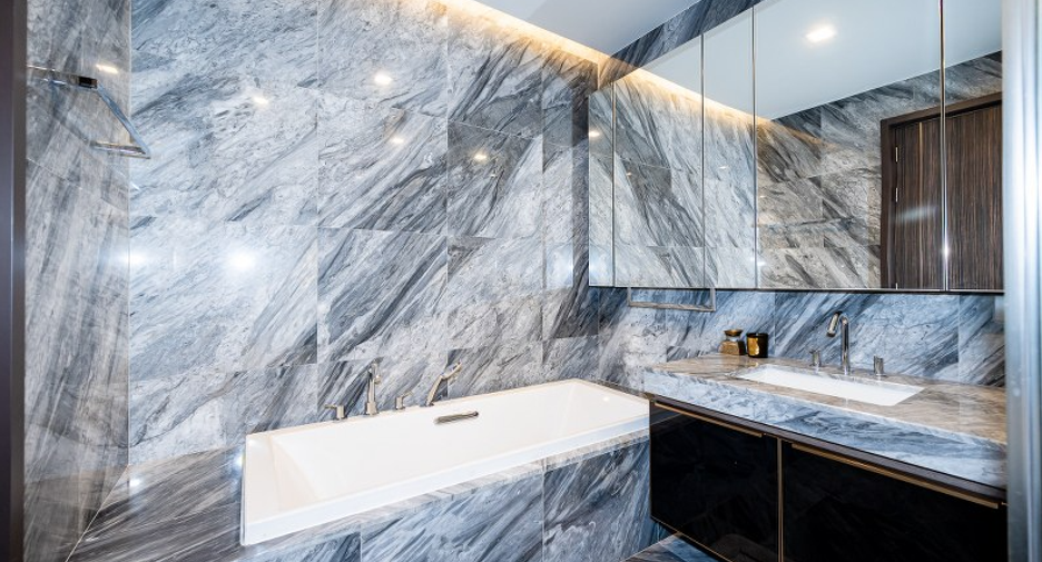 For sale 2 bedrooms condo in Phaya Thai, Bangkok