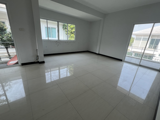 For sale 3 bedrooms house in Mueang Nakhon Pathom, Nakhon Pathom