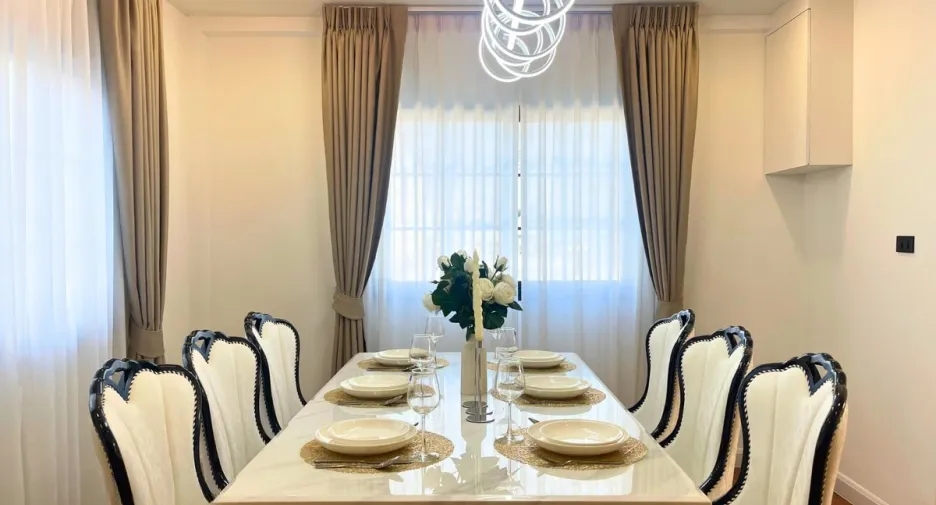 For rent 4 bedrooms villa in Bang Lamung, Chonburi