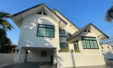 For rent 4 bedrooms villa in Bang Lamung, Chonburi