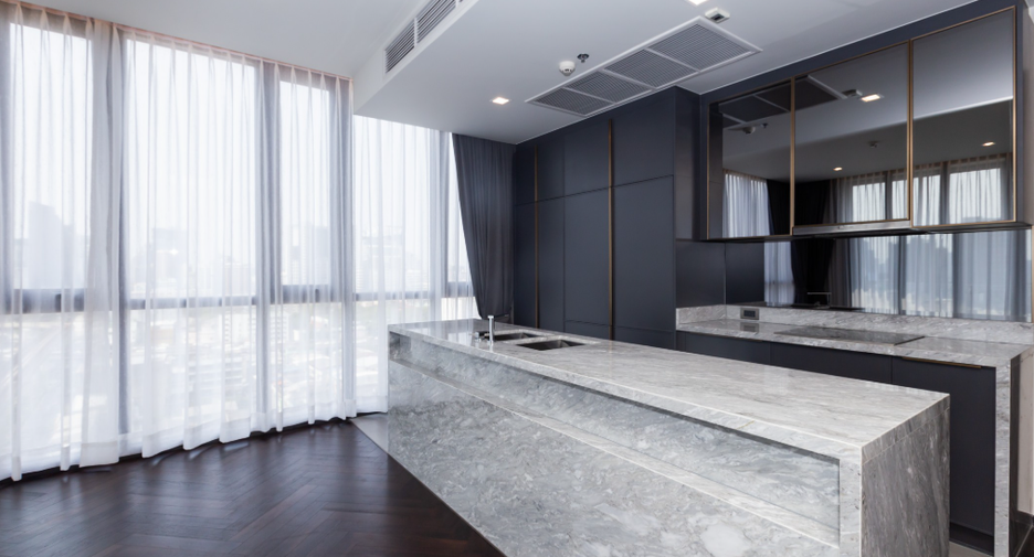 For sale 2 bedrooms condo in Phaya Thai, Bangkok