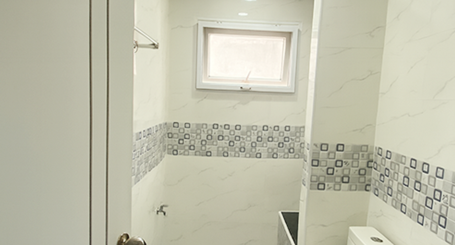 For sale 4 bedrooms house in Mueang Ubon Ratchathani, Ubon Ratchathani
