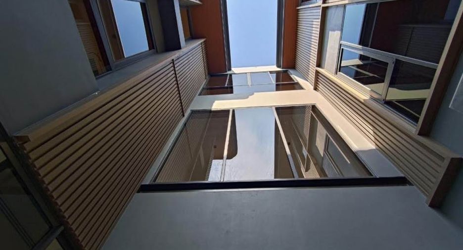 For rent 4 bedrooms house in Wang Thonglang, Bangkok