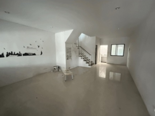 Casa adosada en venta de 2 habitaciones en Pluak Daeng, Rayong