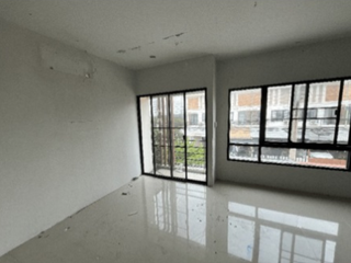 Casa adosada en venta de 2 habitaciones en Pluak Daeng, Rayong