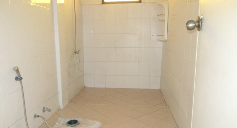 For sale 2 bedrooms retail Space in Na Thawi, Songkhla