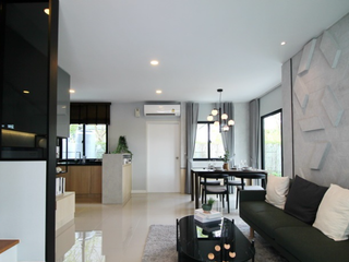 Casa adosada en venta de 3 habitaciones en Lat Krabang, Bangkok