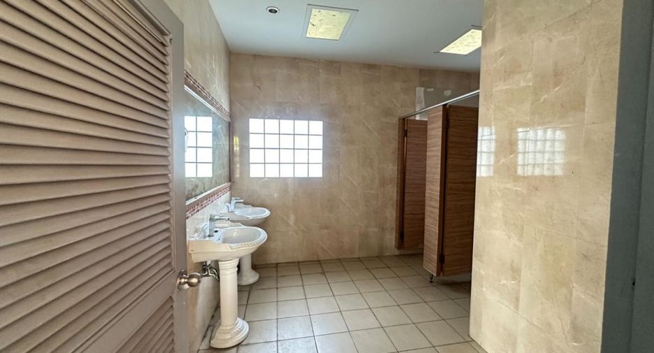 For sale 11 bedrooms hotel in Bang Lamung, Chonburi