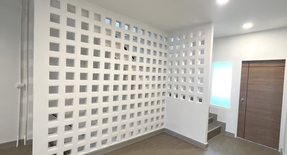 For sale 1 bed retail Space in Bueng Kum, Bangkok