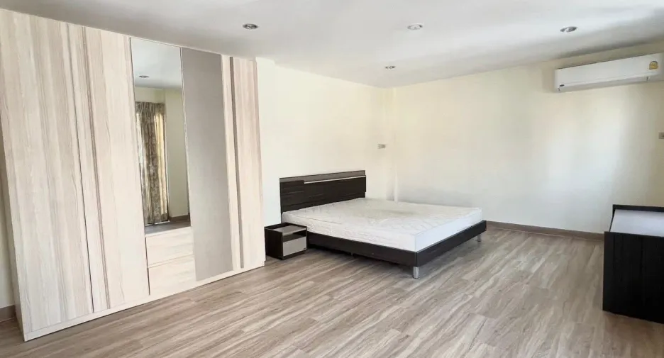 Haus zur Miete mit 4 Zimmer in Sathon, Bangkok