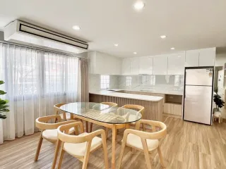 Casa en alquiler de 4 habitaciones en Sathon, Bangkok